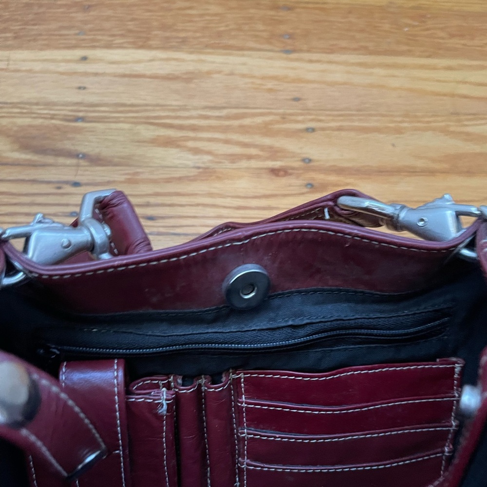 Elegant Burgundy Leather Handbag - Picture 5 of 5